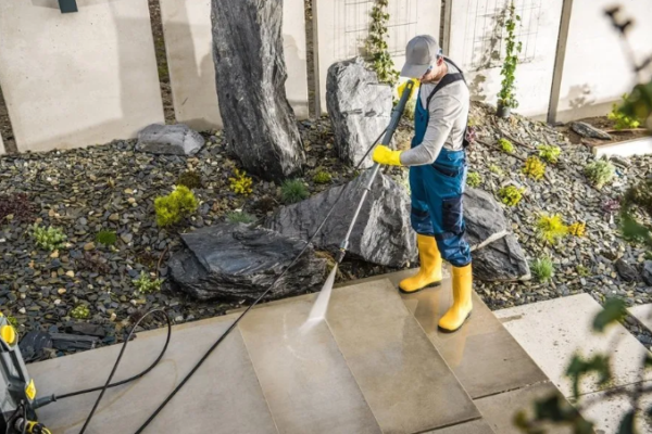 5 Advantages of Hiring a Pressure Washing Service